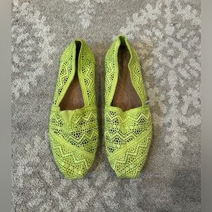 TOMS Neon Green Crochet Lace Slip On Flats Size 10